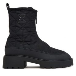 Botki Calvin Klein. Brązowe botki damskie Calvin Klein, bez wzorów, bez obcasa, na płaskiej podeszwie, bez zapięcia. Za 749.99 zł.