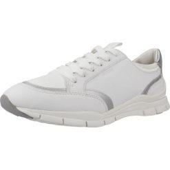 Buty GEOX D SUKIE Biały. Białe obuwie trekkingowe damskie Geox, ze skóry, bez zapięcia. Za 237.99 zł.