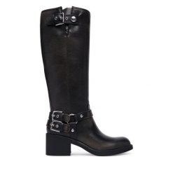 Kozaki Guess. Czarne kozaki damskie Guess, z aplikacjami, bez obcasa, na słupku, bez zapięcia. Za 824.99 zł.