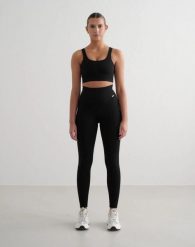 Damskie legginsy prążkowane bezszwowe, wydłużone, wysoki stan, czarne. Czarne legginsy damskie Aim'n, bez wzorów, z elastanu. Za 260.00 zł.