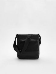 Saszetka crossbody - czarny. Czarne saszetki i nerki męskie Reserved, małe. W wyprzedaży za 45.99 zł.