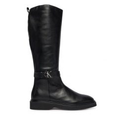Kozaki Calvin Klein. Czarne kozaki damskie Calvin Klein, bez wzorów, bez obcasa, na płaskiej podeszwie, bez zapięcia. Za 949.99 zł.