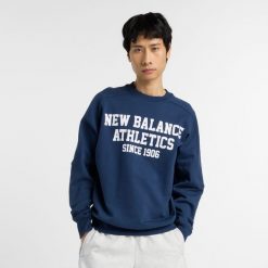 Bluza męska New Balance MT51521NNY – granatowa. Niebieskie bluzy sportowe męskie New Balance, m, bez wzorów, z bawełny, bez kaptura. Za 249.99 zł.