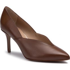Szpilki EDEO - 3290-1135 Brąz. Brązowe szpilki damskie Edeo, bez wzorów, ze skóry, bez obcasa, na obcasie, bez zapięcia. Za 249.00 zł.