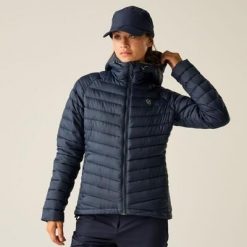 Kurtka pikowana damska Air Lite. Niebieskie kurtki sportowe damskie Dare 2B, bez wzorów, z poliesteru, bez ramiączek, bez kaptura, trekkingowe. W wyprzedaży za 379.99 zł.