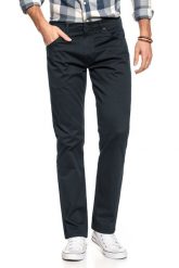 WRANGLER SPODNIE MĘSKIE GREENSBORO NAVY W15Q12114 112126824. Niebieskie spodnie materiałowe męskie Wrangler, bez wzorów, z materiału. Za 199.99 zł.