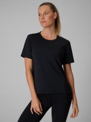 4F Koszulka treningowa loose szybkoschnąca damska - czarna XS. Czarne bluzki damskie 4F, xs, bez wzorów, klasyczne, bez kołnierzyka, bez ramiączek. Za 79.99 zł.