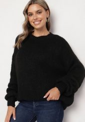 Czarny Sweter o Klasycznym Prostym Kroju z Domieszką Wełny i Wiskozy Sezisya. Czarne swetry nierozpinane damskie Born2be, na zimę, uniwersalny, z aplikacjami, z jeansu, eleganckie, bez kołnierzyka, bez ramiączek. Za 149.99 zł.