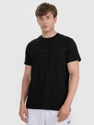 4F T-shirt regular z nadrukiem męski - czarny M. Czarne t-shirty męskie 4F, m, bez wzorów, z bawełny, bez kołnierzyka, bez ramiączek. Za 59.99 zł.