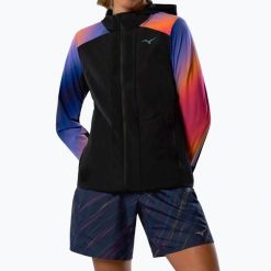 Kurtka do biegania damska Mizuno Active Alpha Hodded. Czarne kurtki sportowe damskie Mizuno, s, bez wzorów, z materiału, bez ramiączek, bez kaptura, do biegania. Za 229.99 zł.