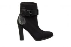 Botki Calvin Klein July Black 098033, Czarny, Skóra naturalna - 37. Czarne botki damskie Calvin Klein, bez wzorów, z gumy, eleganckie, bez obcasa, na słupku, bez zapięcia. W wyprzedaży za 349.00 zł.