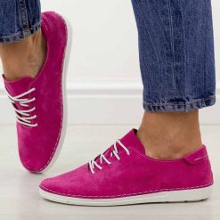 Fuksja ażurowe skórzane półbuty damskie S.Barski 7080. Czerwone półbuty damskie S.BARSKI, na jesień, w ażurowe wzory, z jeansu, casualowe, bez obcasa, na płaskiej podeszwie, bez zapięcia. Za 249.00 zł.