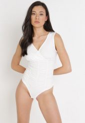 Białe Body Ozdobione Marszczeniem Pasaxise. Białe body Born2be, z aplikacjami. Za 84.99 zł.