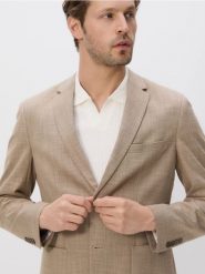 Marynarka slim fit z wiskozą - brązowy. Brązowe garnitury męskie Reserved, l, bez wzorów, z tkaniny. W wyprzedaży za 199.99 zł.