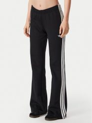 Adidas Spodnie dresowe 3S Flared KQ6424 Czarny Regular Fit. Czarne spodnie dresowe damskie Adidas, bez wzorów, z bawełny. Za 329.99 zł.