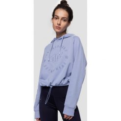Bluza damska BLD292 - jasny niebieski. Niebieskie bluzy damskie 4F, bez wzorów, z dzianiny, bez ramiączek, z kapturem. W wyprzedaży za 99.99 zł.