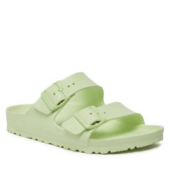 Klapki Birkenstock. Zielone klapki damskie Birkenstock, bez wzorów, bez obcasa, bez zapięcia. Za 249.99 zł.