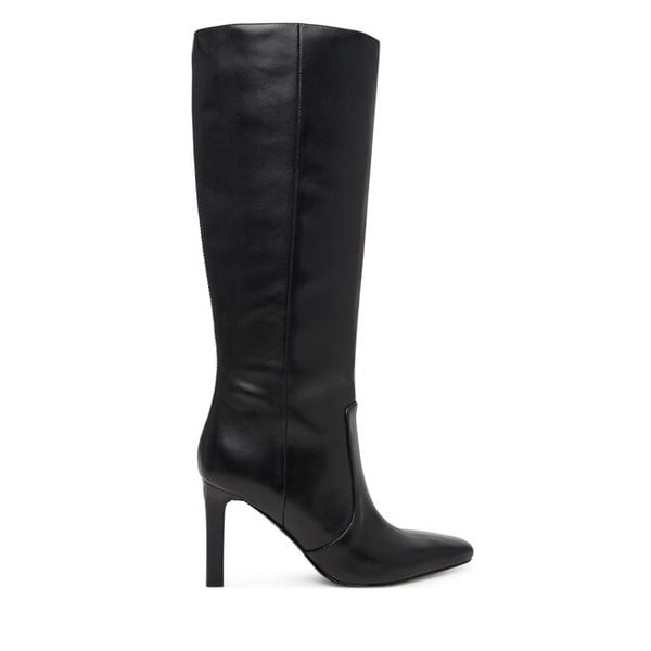 Kozaki Guess. Czarne kozaki damskie Guess, z aplikacjami, bez obcasa, na słupku, bez zapięcia. Za 1,059.00 zł.