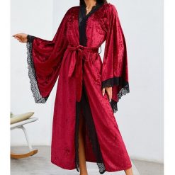 Szlafrok maxi z miękkiego materiału na chłodne wieczory Diamanta. Czarne szlafroki damskie Intica, l, bez wzorów, z materiału, bez ramiączek, bez kaptura. Za 169.00 zł.