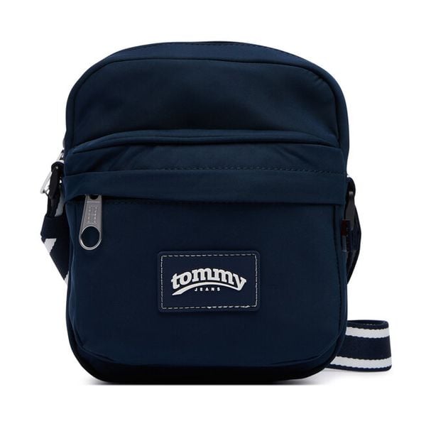 Saszetka Tommy Jeans. Niebieskie saszetki i nerki męskie Tommy Jeans, bez wzorów, z jeansu. Za 289.99 zł.