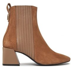 Botki Furla. Brązowe botki damskie Furla, bez wzorów, bez obcasa, na słupku, bez zapięcia. Za 2,439.00 zł.