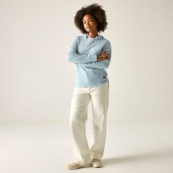 Damska bluza Mayse Marl. Niebieskie bluzy damskie Regatta, bez wzorów, sportowe, bez ramiączek, z kapturem. Za 178.50 zł.