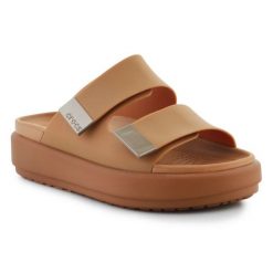 Klapki Crocs Brooklyn Luxe Sandal 209586-2U3 brązowe. Brązowe klapki damskie bez wzorów, z materiału, casualowe, bez obcasa, bez zapięcia. Za 490.22 zł.