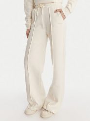 Guess Spodnie dresowe V6RB17 K9V31 Écru Regular Fit. Spodnie dresowe damskie Guess, z aplikacjami, z bawełny. Za 349.99 zł.