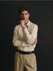 Koszula comfort z wiskozą - beżowy. Brązowe koszule męskie Reserved, l, bez wzorów, z tkaniny, bez kołnierzyka, bez ramiączek. W wyprzedaży za 59.99 zł.