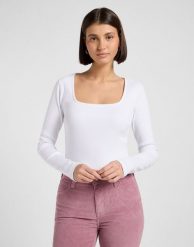 DAMSKA KOSZULKA LEE LS SQUARE NECK BRIGHT WHITE 112370952. Białe bluzki damskie Lee, m, bez wzorów, bez kołnierzyka, bez ramiączek. Za 89.99 zł.