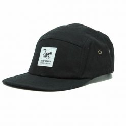 Czapka typu trucker – dżokejka / dla dorosłych / rozmiar uniwersalny (czarna). Czarne czapki damskie SURF MONKEY, bez wzorów. Za 139.95 zł.