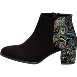 Czarne botki damskie SERGIO LEONE BT541 MIC. Czarne botki damskie Sergio Leone, bez wzorów, klasyczne, bez obcasa, na obcasie, bez zapięcia. W wyprzedaży za 129.00 zł.