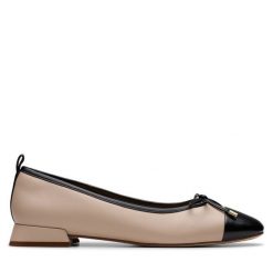 Baleriny Clarks. Brązowe balerinki damskie Clarks, bez wzorów, bez obcasa, bez zapięcia. Za 309.99 zł.