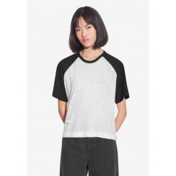 Koszulka sportowa damska Prosto College z krótkim rękawem. Czarne koszulki sportowe damskie Prosto., bez wzorów, bez ramiączek. W wyprzedaży za 117.99 zł.