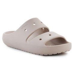 Klapki Crocs Classic Sandal V2 209403-214 beżowy. Brązowe klapki damskie bez wzorów, z otwartym noskiem, bez zapięcia. Za 271.50 zł.
