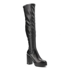 Czarne Skórzane Kozaki Chebello Eleganckie Obuwie Damskie. Czarne kozaki damskie CheBello, z aplikacjami, ze skóry, bez obcasa, na obcasie, bez zapięcia. Za 569.99 zł.