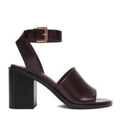 Sandały JENNY. Czerwone sandały damskie Jenny, bez wzorów, bez obcasa, na słupku, bez zapięcia. Za 139.99 zł.