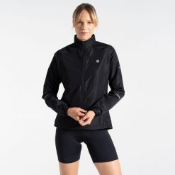 Kurtka wiatrówka damska Resilient III. Czarne kurtki sportowe damskie Dare 2B, bez wzorów, z softshellu, bez ramiączek, bez kaptura, trekkingowe. W wyprzedaży za 169.99 zł.