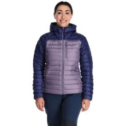 Kurtka puchowa damska Rab Microlight Alpine Jacket z kapturem. Fioletowe kurtki sportowe damskie RAB, m, bez wzorów, z puchu, bez ramiączek, z kapturem, trekkingowe. Za 639.99 zł.