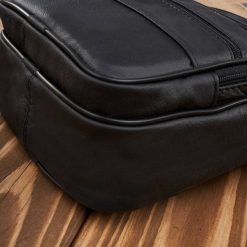 Saszetka męska skórzana na ramię czarna torba męska do pracy Abruzzo ABR-18. Czarne saszetki i nerki męskie bez wzorów, z materiału. Za 139.00 zł.