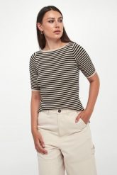 Sweter damski z krótkim rękawem Waser WEEKEND MAX MARA. Swetry nierozpinane damskie Weekend Max Mara, l, bez wzorów, bez kołnierzyka, bez ramiączek. Za 819.00 zł.