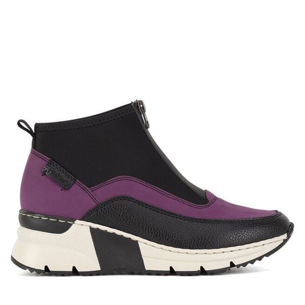 Botki Rieker. Czarne botki damskie Rieker, bez wzorów, bez obcasa, na koturnie, bez zapięcia. Za 329.99 zł.