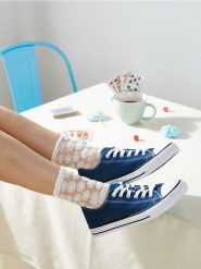 Trampki - niebieski. Niebieskie trampki i tenisówki damskie Sinsay, bez wzorów, z gumy, bez zapięcia. Za 29.99 zł.