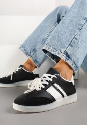 Czarne Sneakersy Typu Kultowe Tenisówki ze Zdobieniem z Perłami Nalavia. Czarne trampki i tenisówki damskie Renee, z aplikacjami, z jeansu, bez zapięcia. Za 74.99 zł.
