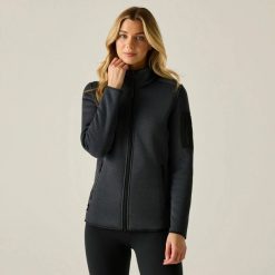 Damska bluza polarowa Karmila z zamkiem błyskawicznym. Fioletowe bluzy damskie Regatta, uniwersalny, bez wzorów, z materiału, bez ramiączek, bez kaptura. Za 253.00 zł.