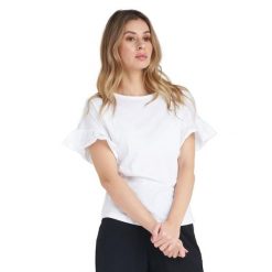 Błyszcząca damska koszulka z krótkim rękawem i falbaną. Białe bluzki damskie LEONE 1947 APPAREL, l, bez wzorów, z tkaniny, sportowe, bez kołnierzyka, bez ramiączek. W wyprzedaży za 83.85 zł.