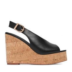 Sandały Badura. Czarne sandały damskie Badura, bez wzorów, bez obcasa, na koturnie, bez zapięcia. Za 229.99 zł.