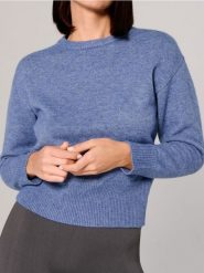 Sweter - niebieski. Niebieskie swetry nierozpinane damskie Sinsay, l, bez wzorów, bez kołnierzyka, bez ramiączek. W wyprzedaży za 29.99 zł.
