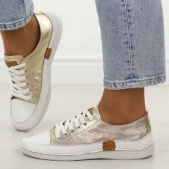 Złote skórzane półbuty damskie T.Sokolski 8260. Żółte półbuty damskie Sokolski, na jesień, bez wzorów, z jeansu, eleganckie, z okrągłym noskiem, bez obcasa, na płaskiej podeszwie, bez zapięcia. Za 299.00 zł.