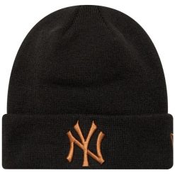 Czapka dla dorosłych League Essential New York Yankees Beanie Hat. Czarne czapki damskie New Era, bez wzorów, z materiału, sportowe. Za 95.70 zł.
